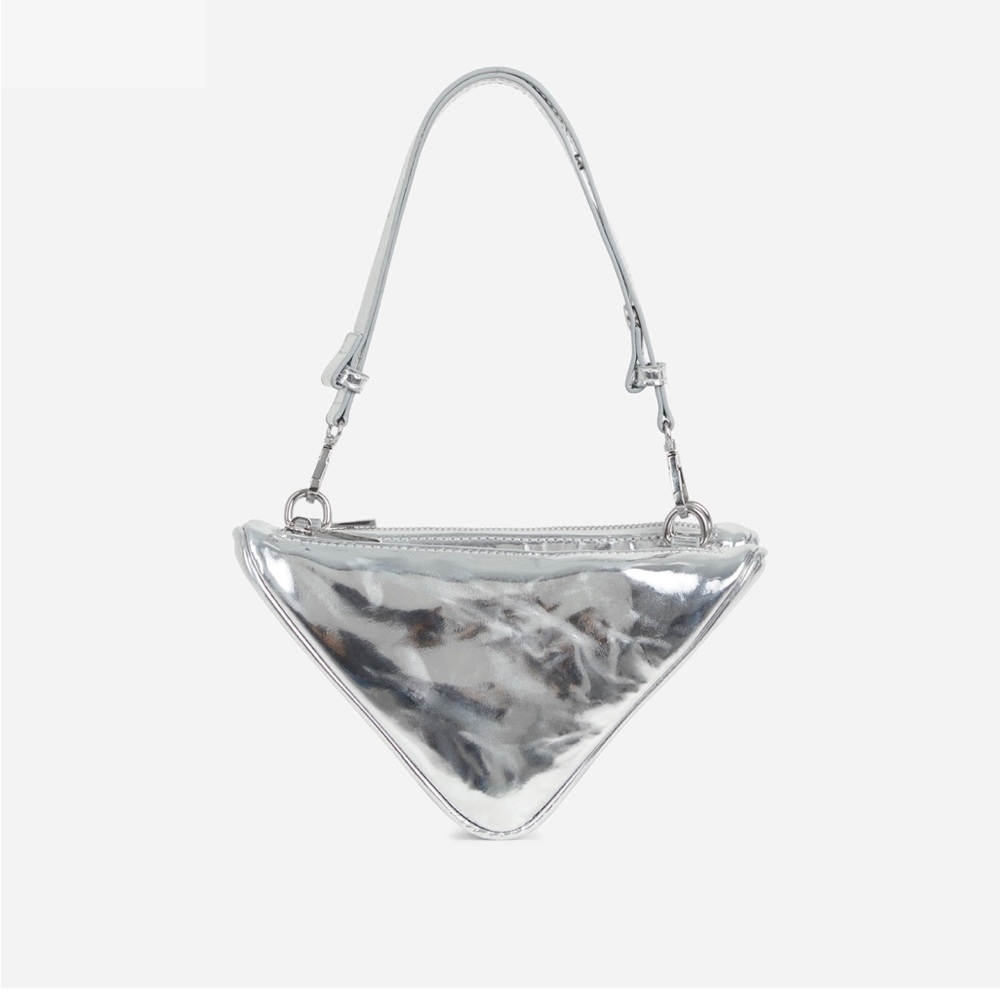 EGO LOTUS TRIANGLE SHAPE SHOULDER BAG IN SILVER PATENT